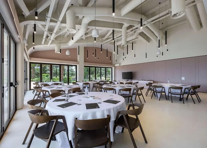 Isla Brown Corinthia & Spa, Curio Collection By Hilton